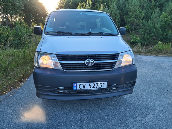 Toyota HiAce 2 of 26