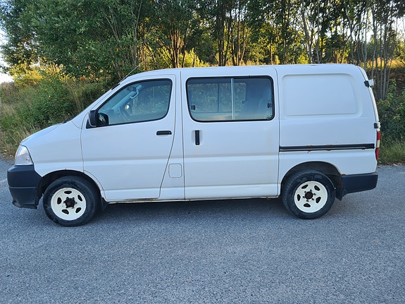 Toyota HiAce 3 of 26