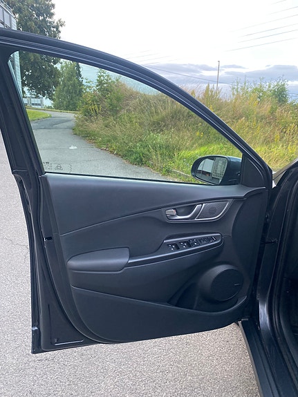 Hyundai Kona 11 of 30