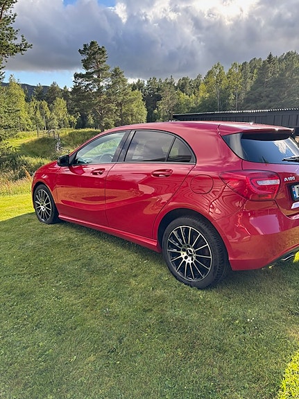 Mercedes-Benz A180 2 of 19