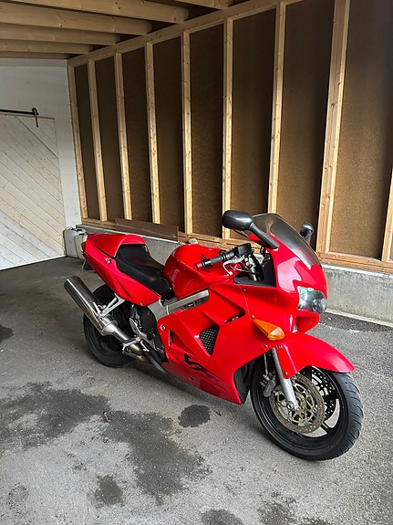 Honda VFR 800 R 2 of 11