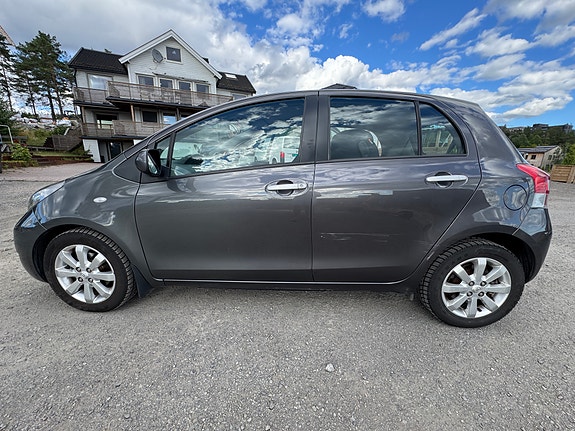 Toyota Yaris 3 of 5