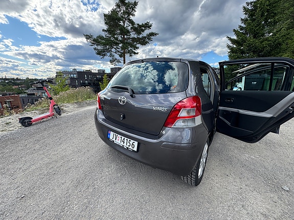 Toyota Yaris 5 of 5