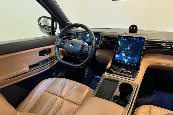 NIO ES8 11 of 30