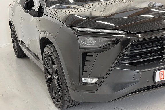 NIO ES8 5 of 30