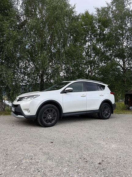 Toyota RAV4 4 of 18