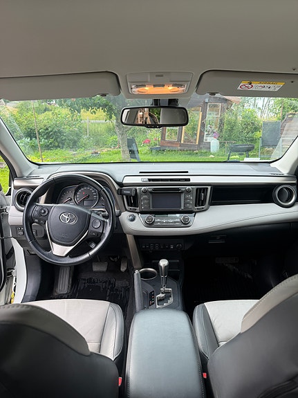 Toyota RAV4 5 of 18