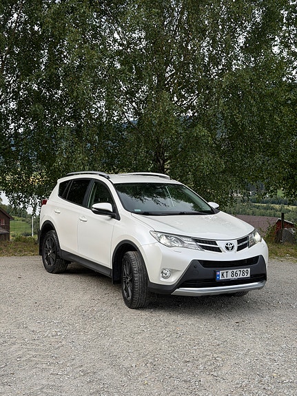 Toyota RAV4 2 of 18