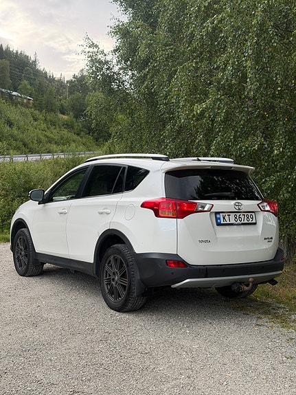 Toyota RAV4 3 of 18