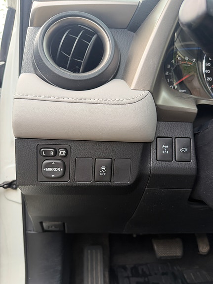 Toyota RAV4 9 of 18
