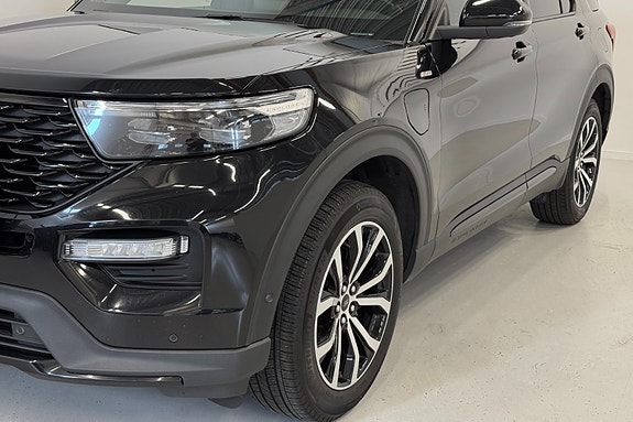 Ford Explorer 3 of 5