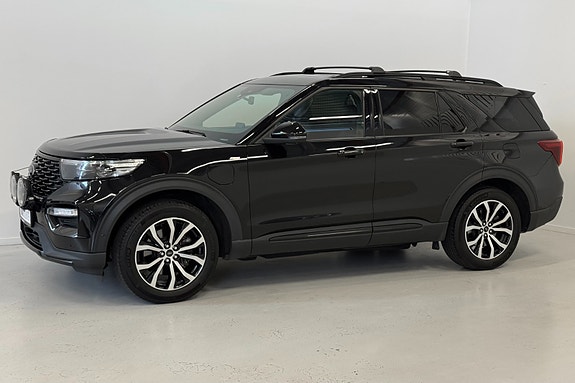 Ford Explorer 2 of 5