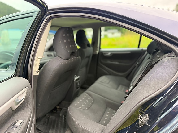 Volvo S60 8 of 13