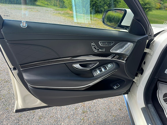 Mercedes-Benz S63 15 of 30