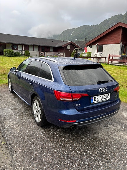 Audi A4 4 of 23