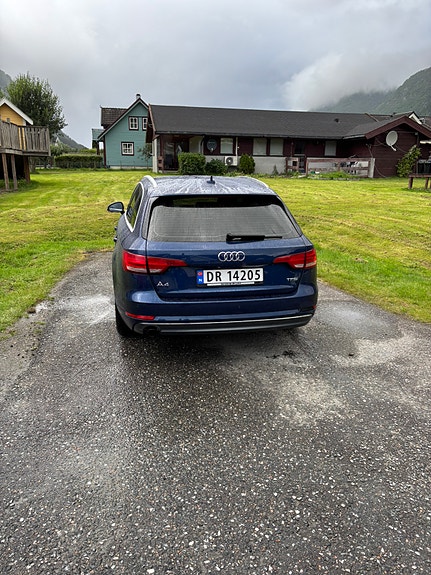 Audi A4 7 of 23