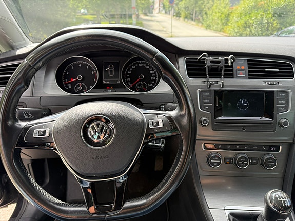 Volkswagen Golf VII 9 of 12