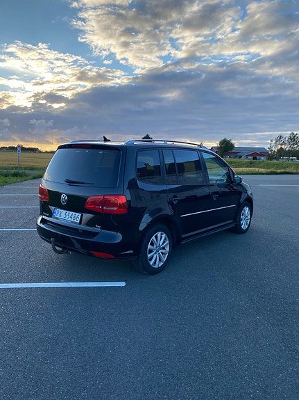 Volkswagen Touran 4 of 5