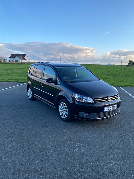 Volkswagen Touran 3 of 5