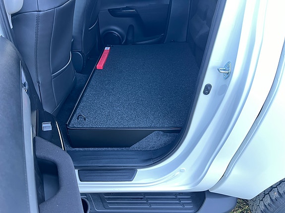 Toyota HiLux 30 of 30