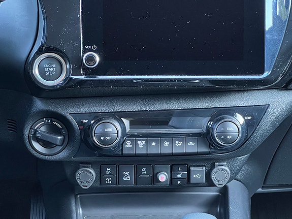 Toyota HiLux 25 of 30