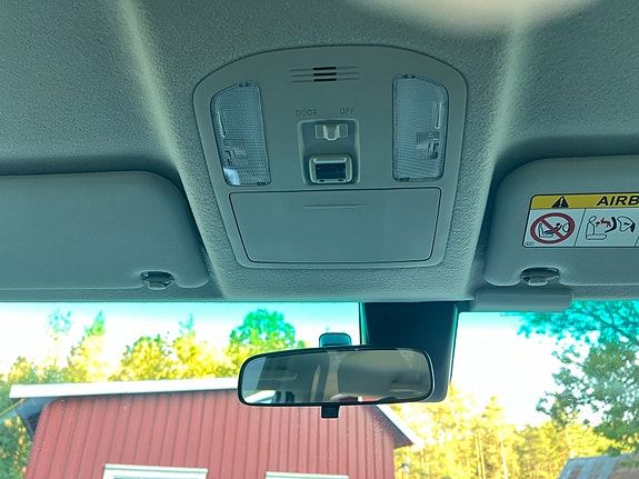 Toyota HiLux 28 of 30