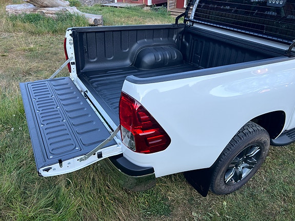 Toyota HiLux 6 of 30