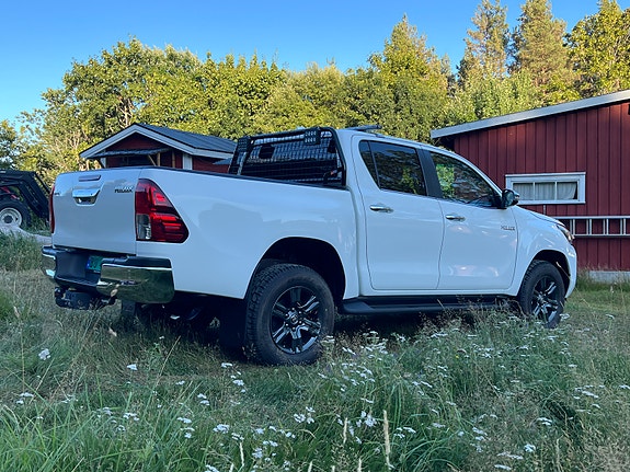 Toyota HiLux 4 of 30