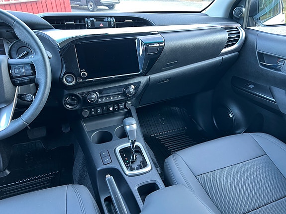 Toyota HiLux 22 of 30