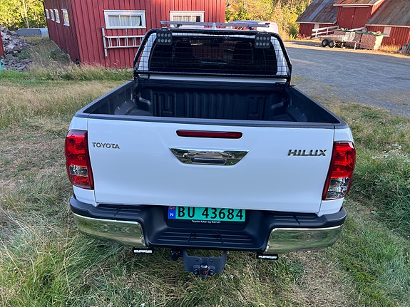 Toyota HiLux 8 of 30