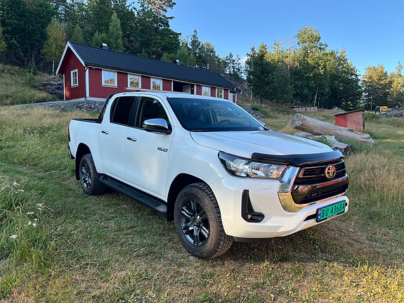 Toyota HiLux 2 of 30