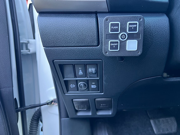Toyota HiLux 21 of 30