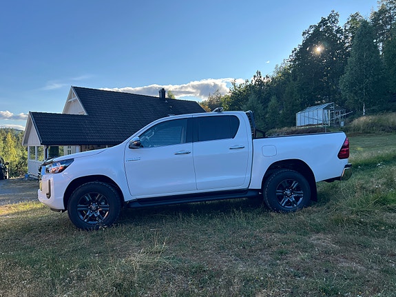 Toyota HiLux 9 of 30