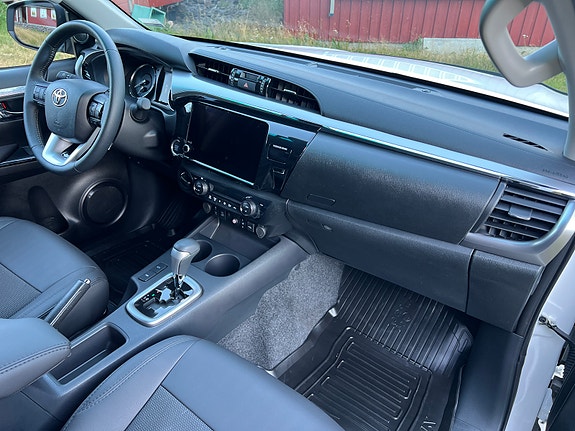 Toyota HiLux 15 of 30