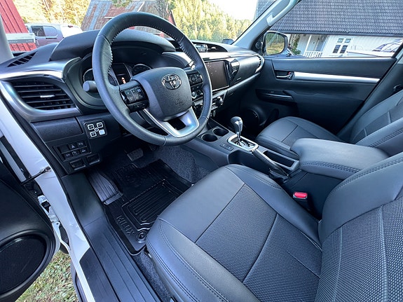 Toyota HiLux 12 of 30