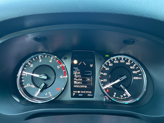 Toyota HiLux 20 of 30