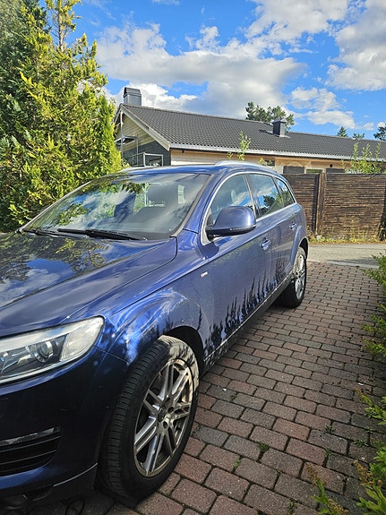 Audi Q7 2 of 5