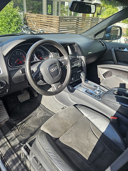 Audi Q7 3 of 5