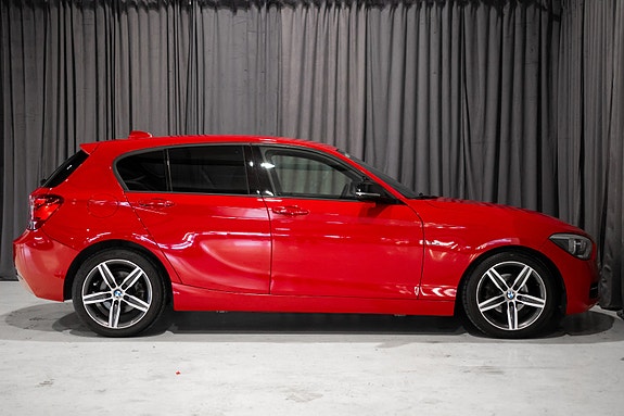 BMW 116i 4 of 5