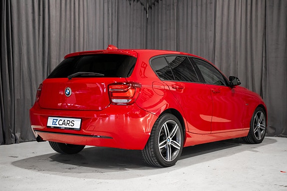 BMW 116i 2 of 5