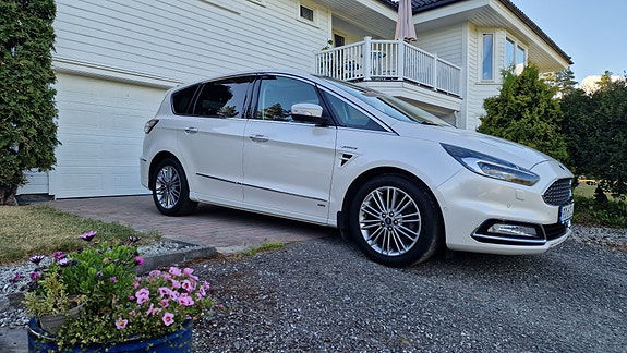 Ford S-MAX 2 of 30