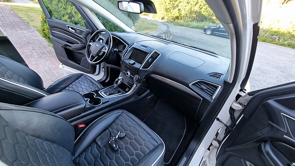 Ford S-MAX 12 of 30