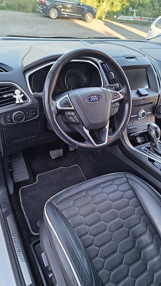 Ford S-MAX 28 of 30