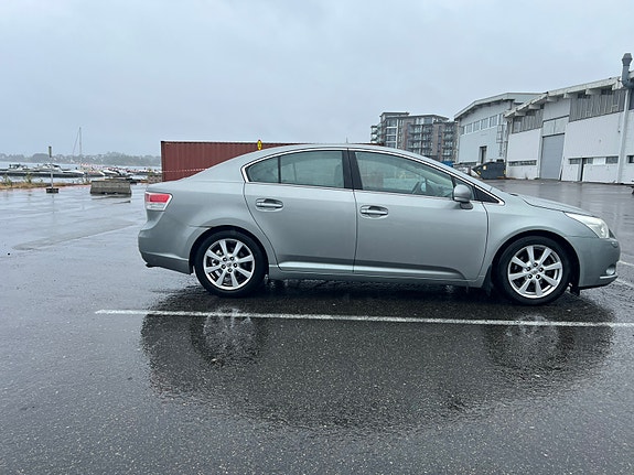 Toyota Avensis 4 of 5