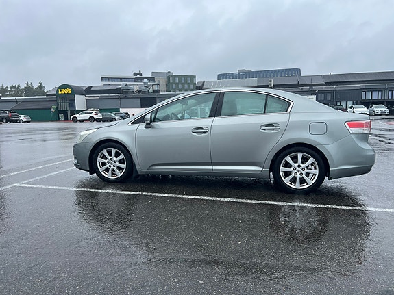 Toyota Avensis 3 of 5