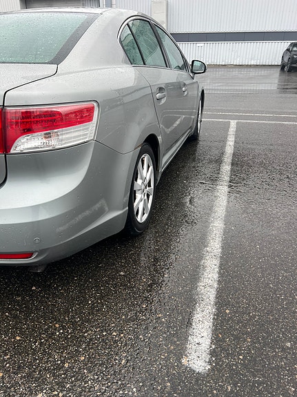 Toyota Avensis 5 of 5