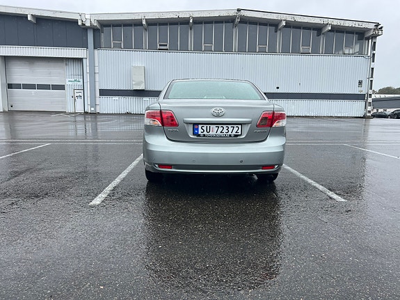 Toyota Avensis 2 of 5