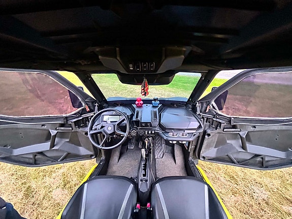 Can-Am Maverick Sport 1000R T 9 of 13