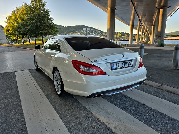 Mercedes-Benz CLS550 7 of 30