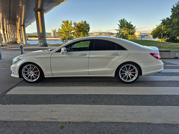 Mercedes-Benz CLS550 8 of 30